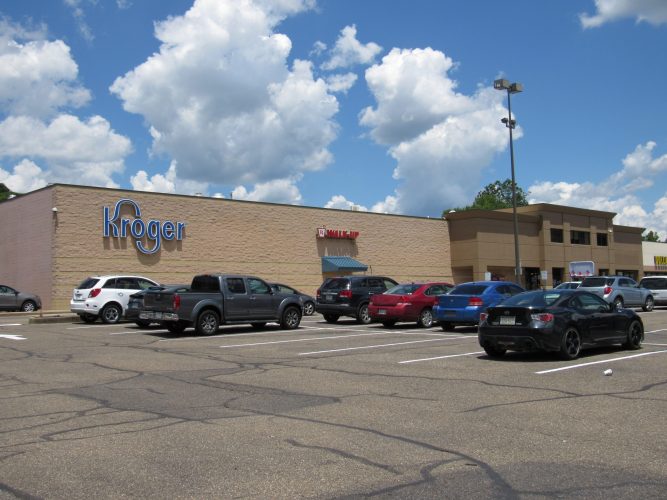 Kroger To Continue Requiring Masks In Stores